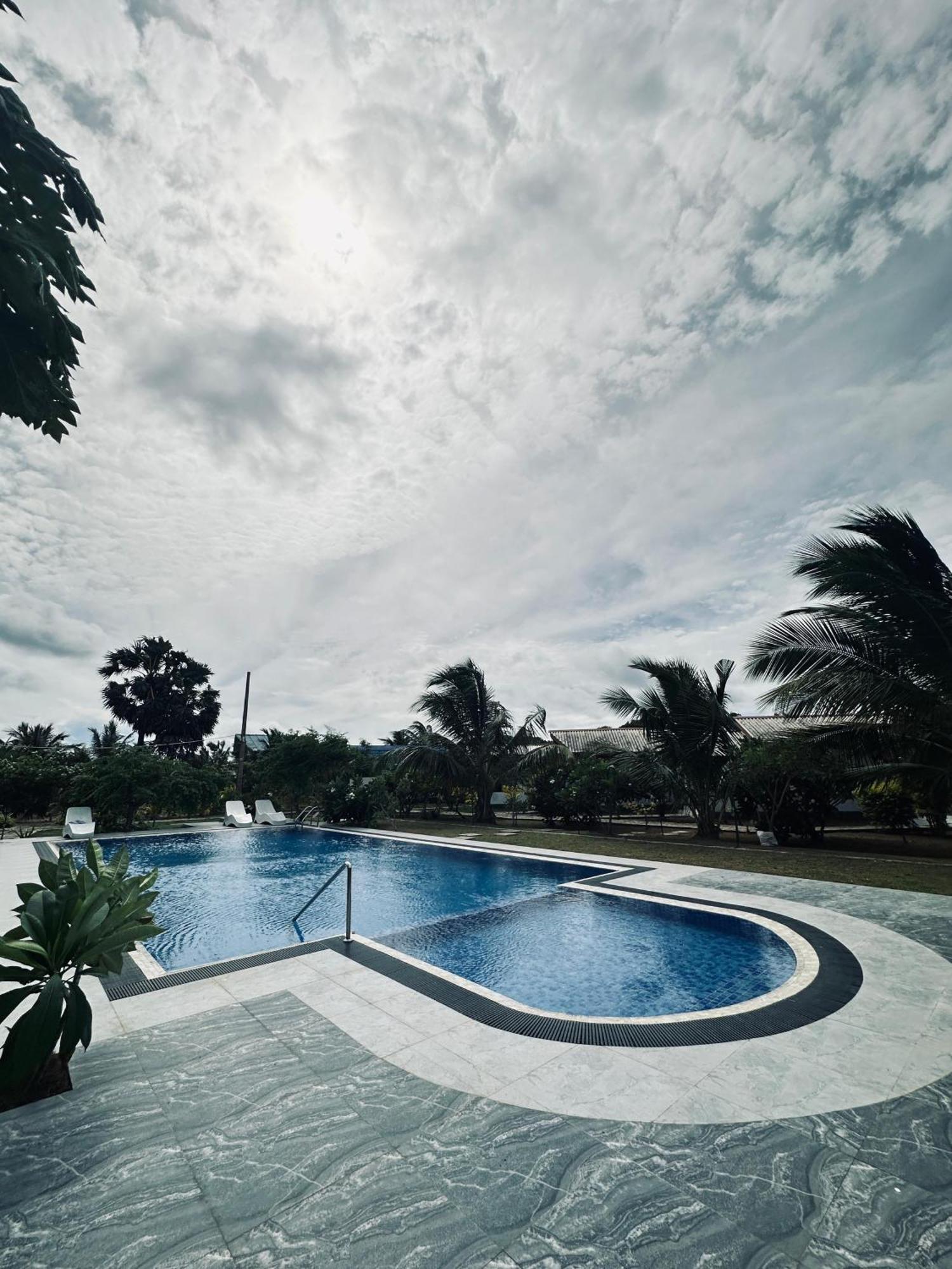Surfing Beach Nilaveli Trincomalee Exterior foto